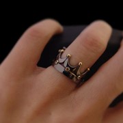 Серебряное кольцо “Черная Корона“ с позолотой от WickerRing фотография