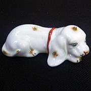 Сувенир Собака лежит белая 3305 фотография