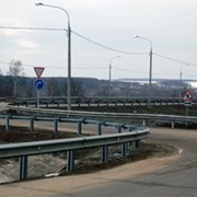 Дорожное барьерное ограждение (колесотбойный брус) фото