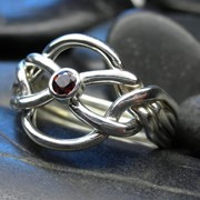 Серебряное кольцо головоломка с Гранатом от Wickerring фотография
