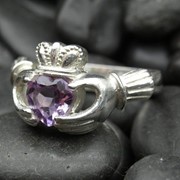 Серебряное кольцо с аметистом бледно-лилового цвета фото