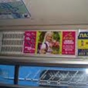 Размещение рекламных наклеек в вагонах метро фото
