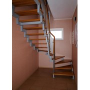 металлический каркас для лестниц фотография