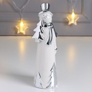 Сувенир керамика “Снеговик в цилиндре, с ёлочками“ серебро 16,6х4,6х5,6 см фотография