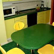 Кухонные / обеденные столы из камня
