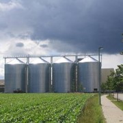 Металлические силоса для хранения зерна и древесных пеллет фото