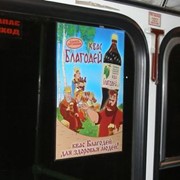 Реклама на стикерах внутри общественного транспорта