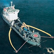 Ликвидация разливов нефти в море фото