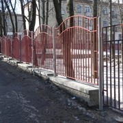 Забор сварной из металлических труб фото
