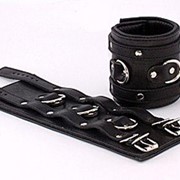 Широкие подвернутые наручники с 3 сварными D-кольцами фото