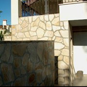 Укладка натурального камня, облицовка фасадов, лоджий, балконов фото