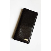 Кожаный женский кошелек Valenta черного цвета с тиснением змея фото