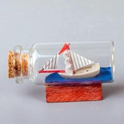 Маленький кораблик в бутылке (5 х 3 х 2 см) фотография