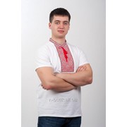 Мужская вышитая футболка белая с красно-черной вышивкой фото