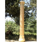Архитектурные резные колонны из дерева фотография