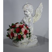 Композиция из мыла ароматная белый ангел с разноцветным букетом фотография