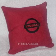Подушка красная Nissan вышивка черная фотография