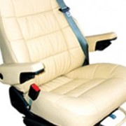 Сидения для микроавтобусов/ Кресло кожзам, с двумя подлокотниками. Белое фото