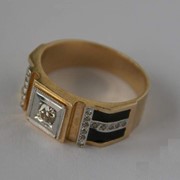 Золотой перстень печатка с бриллиантами