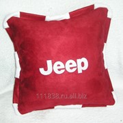 Подушка красная Jeep с кантом фотография