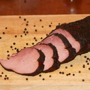 Говядина горячего копчения с черным перцем фото