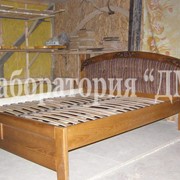 Кровать деревянная двуспальная "Славка", недорогая, украшена элементами резьбы по дереву